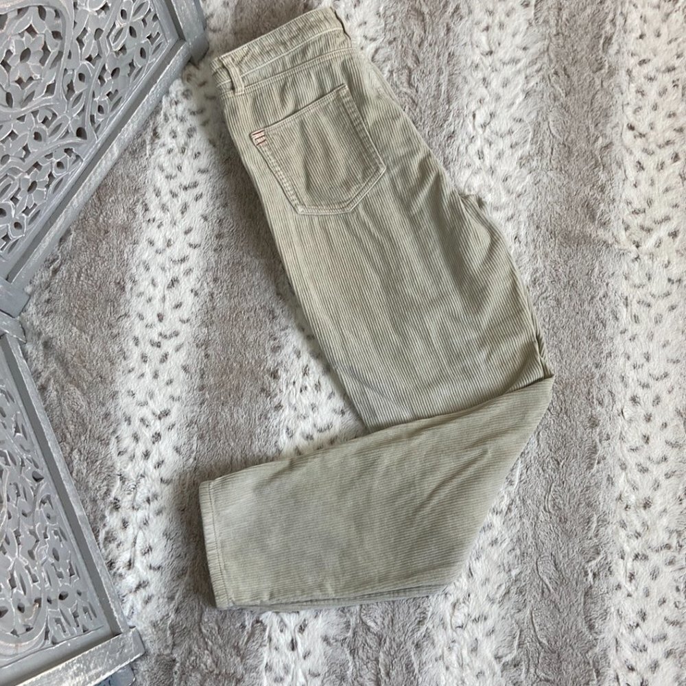Urban Outfitters BDG cream corduroy pants size 30 high rise mom jeans boho chic